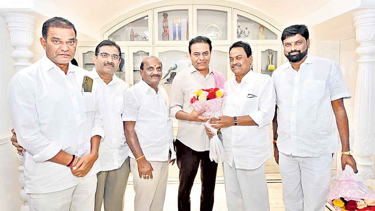 కేటీఆర్‌ను కలిసిన మాజీ ఎమ్మెల్యే, నేతలు