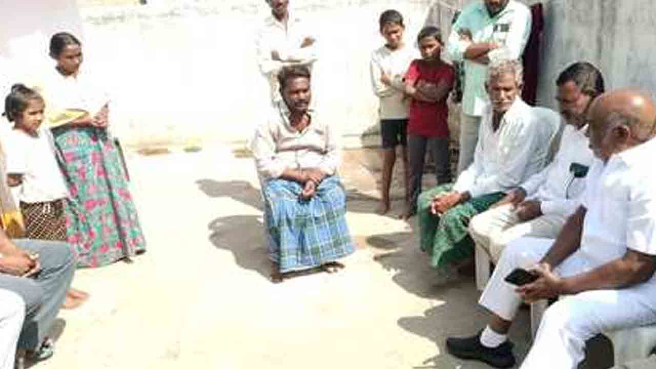 Jogu Ramanna | పలు కుటుంబాలకు మాజీ మంత్రి జోగురామన్న పరామర్శ