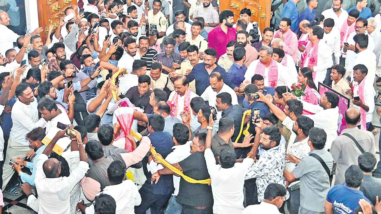 కేసీఆర్‌ రాక అనివార్యం