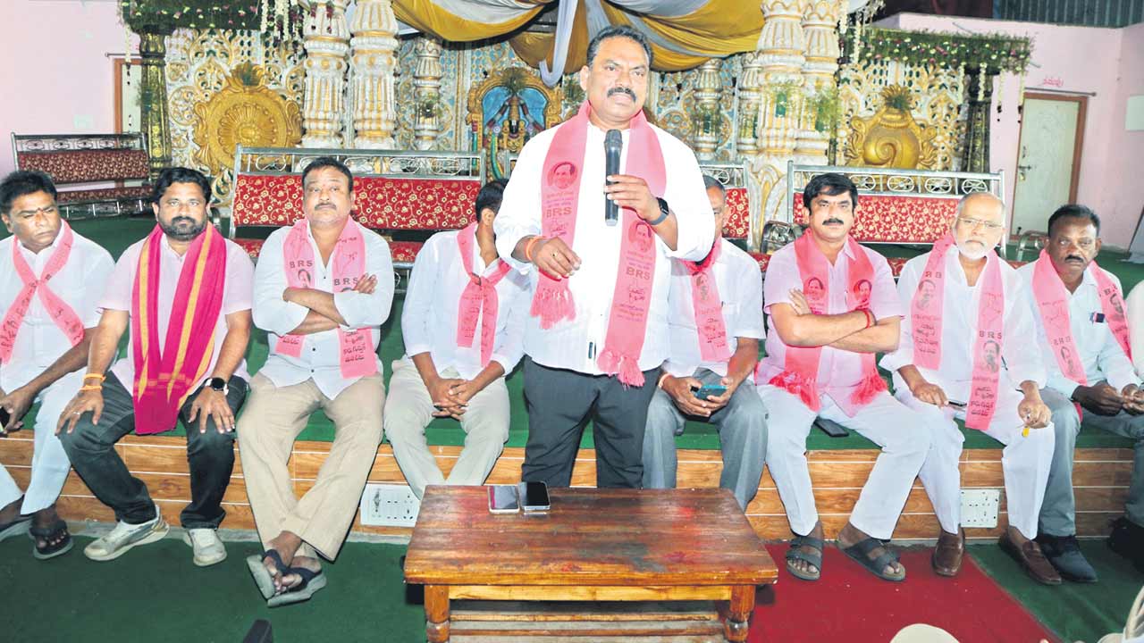 స్థానిక సంస్థల్లో ఎగిరేది గులాబీ జెండానే