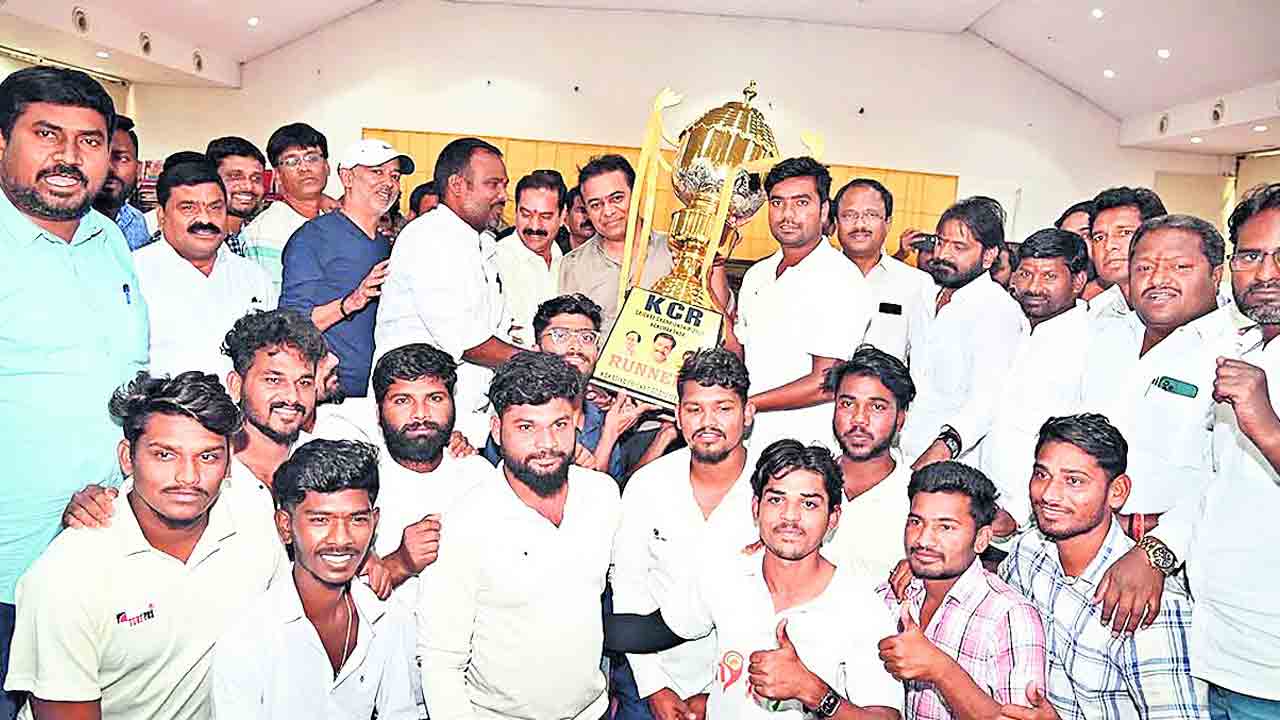 రాజకీయాల్లోనూ ఇదే స్ఫూర్తి ఉండాలి