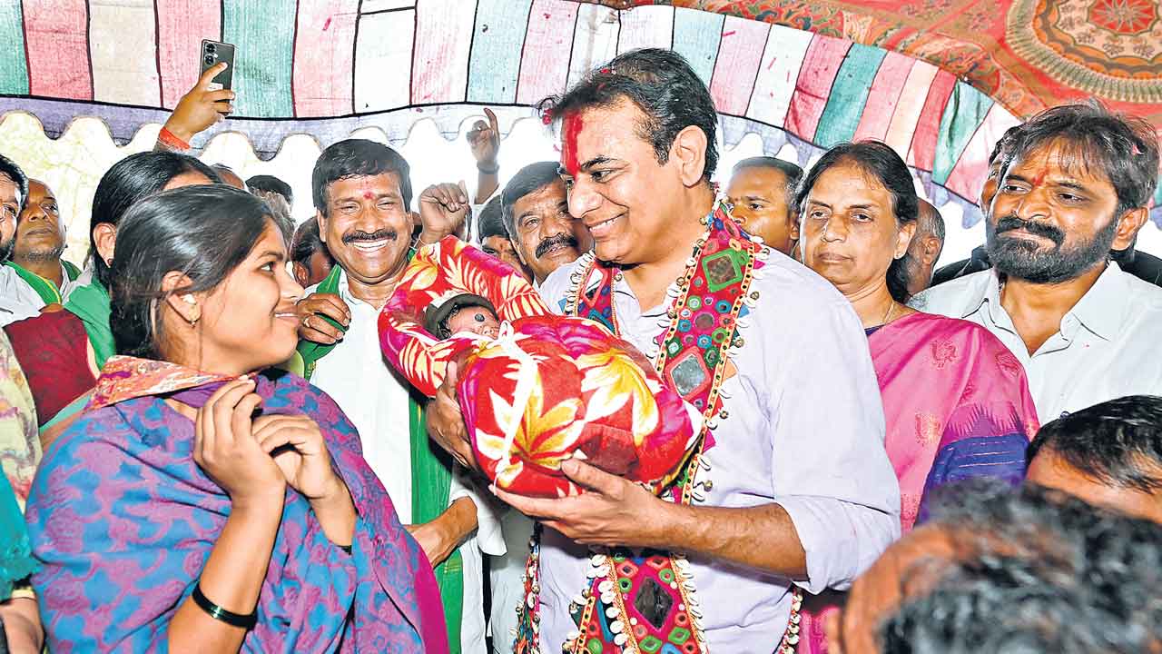 Bhoomi Naik | పోరాటాల పురిటిబిడ్డ.. భూమి.. లగచర్ల సినతల్లి బిడ్డకు కేటీఆర్‌ నామకరణం