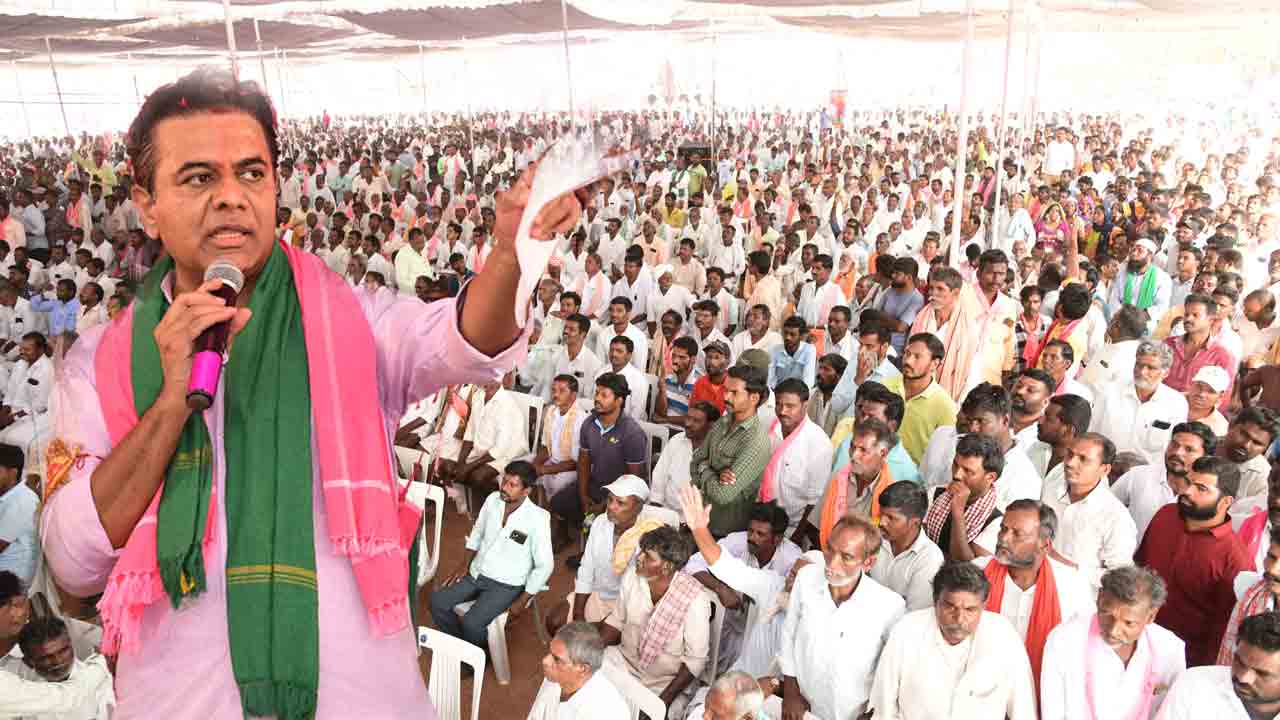 కదంతొక్కిన గులాబీ దళం