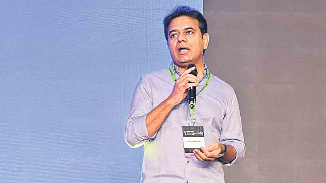 సీఎం ధనదాహంతో 8 మంది గల్లంతు