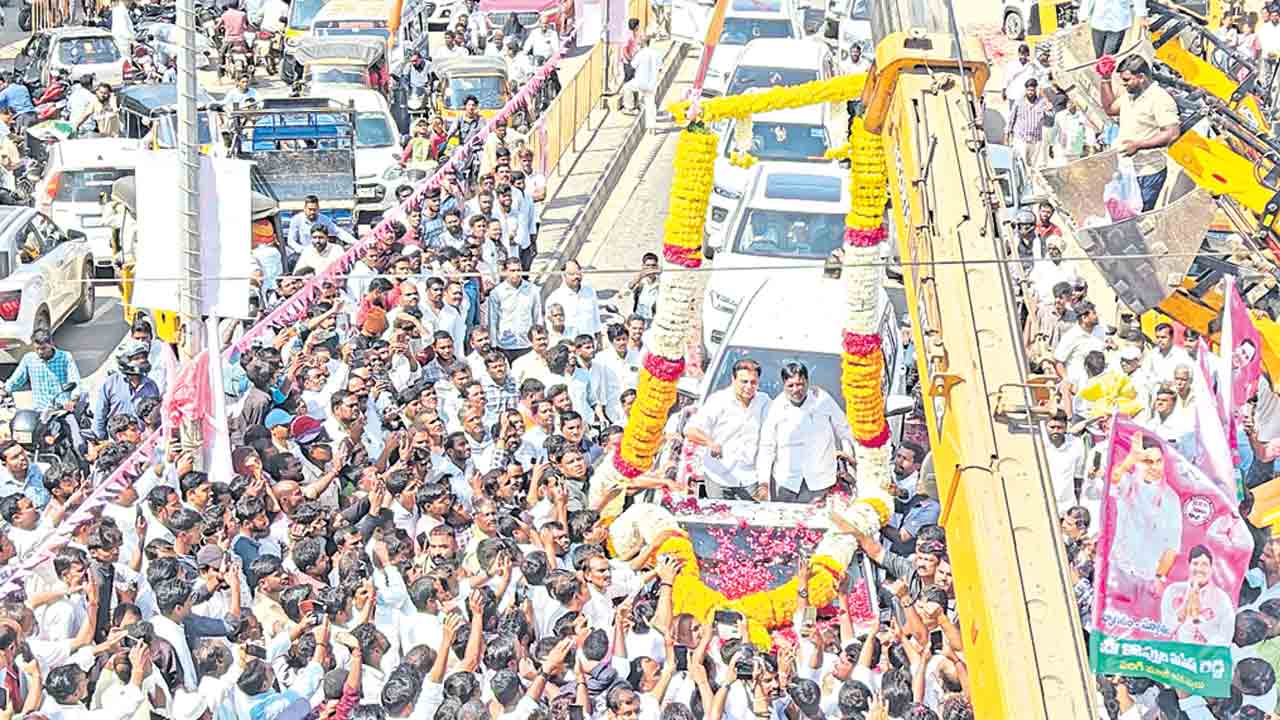అడుగడుగునా ఘన స్వాగతం