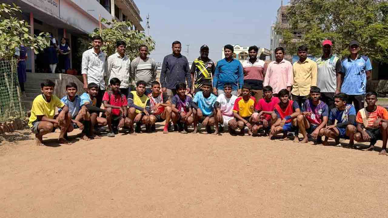 Kabaddi Teams | రాష్ట్రస్థాయి కబడ్డీ పోటీలకు కామారెడ్డి జిల్లా బాల బాలికల జట్లు ఎంపిక