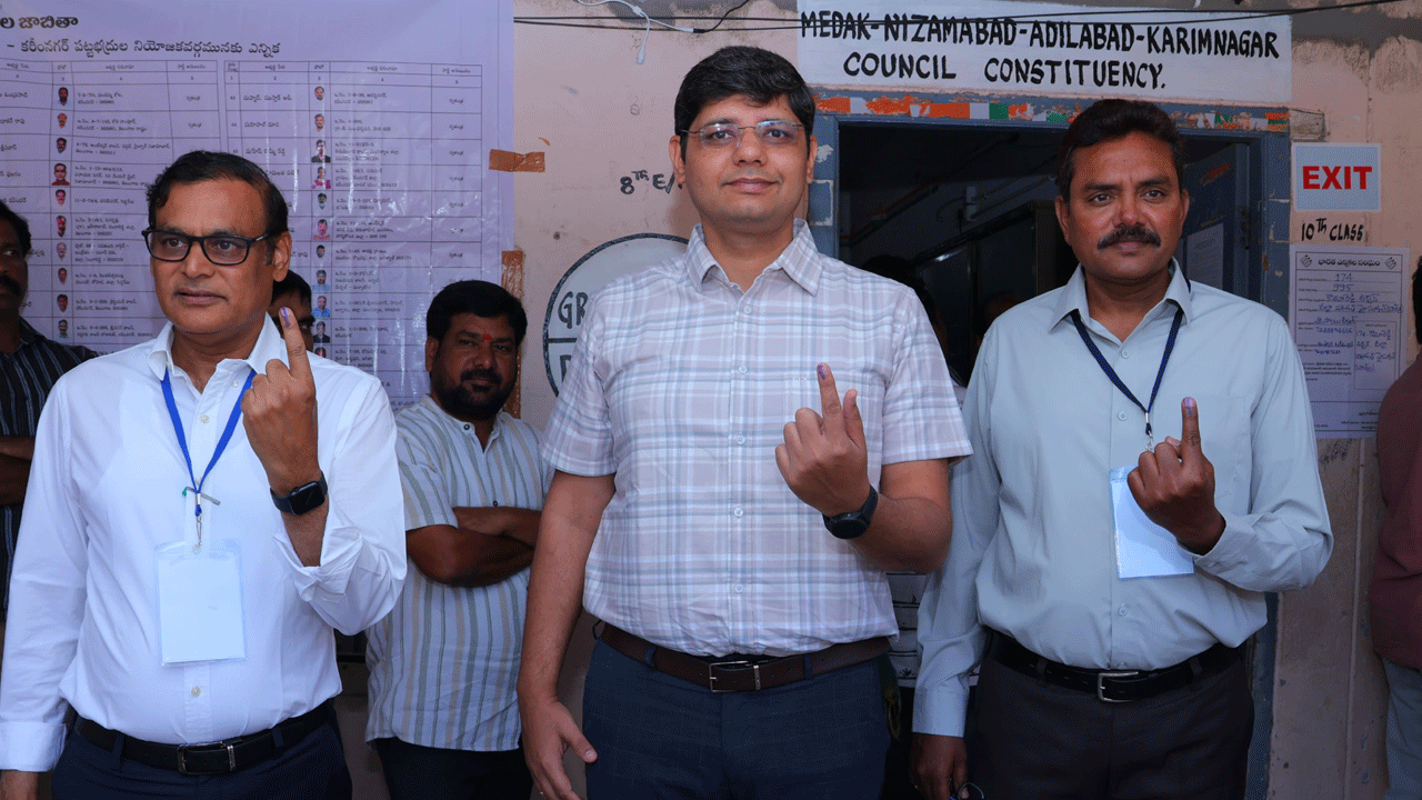 MLC Elections | కామారెడ్డిలో ఓటు హక్కును వినియోగించుకున్న కలెక్టర్