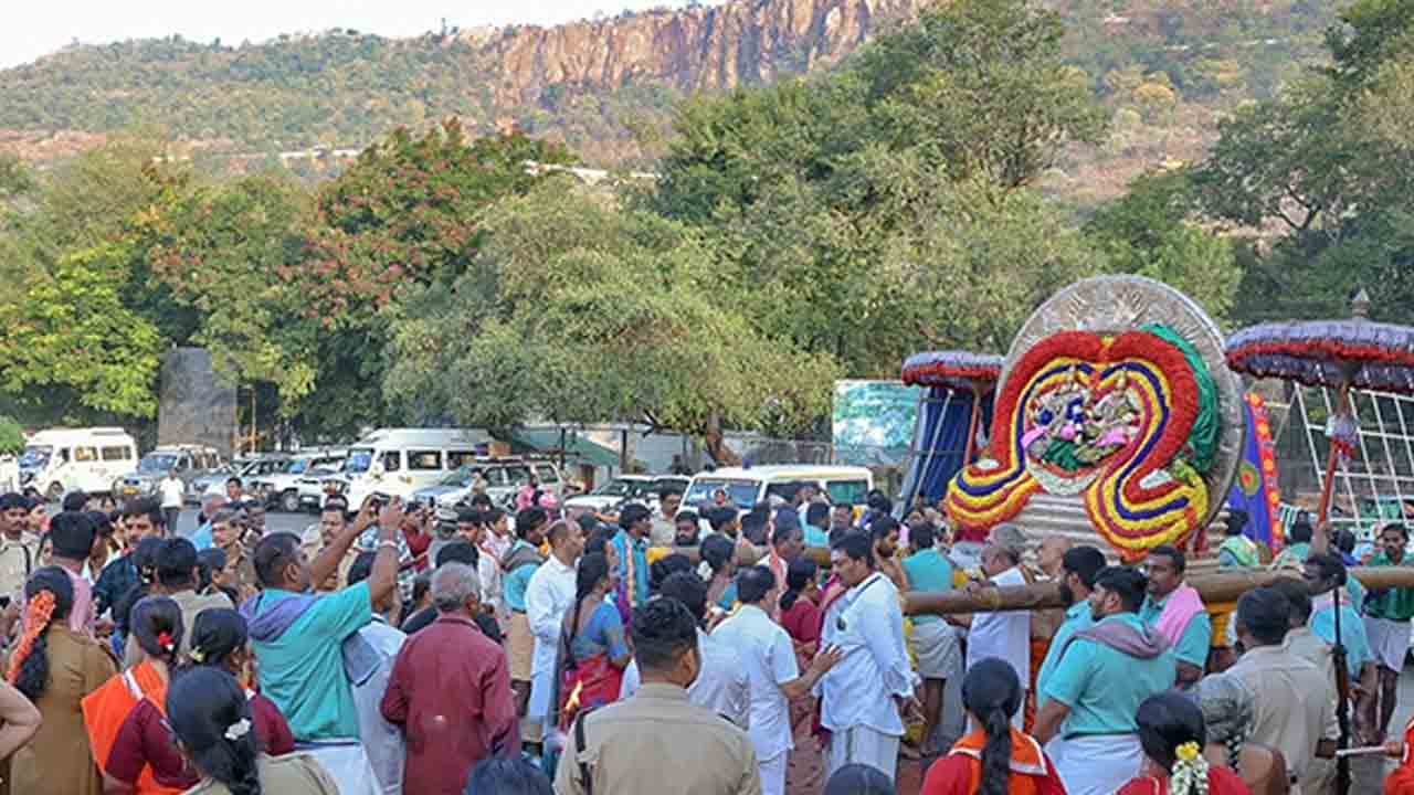 Tirumala | తిరుమలలో కొనసాగుతున్న భక్తుల రద్దీ .. శ్రీవారి హుండీకి రూ. 3.48 కోట్లు ఆదాయం