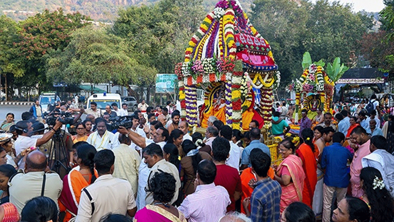 Maha Shivaratri | కపిలేశ్వరాలయంలో వైభ‌వంగా మహాశివరాత్రి వేడుకలు