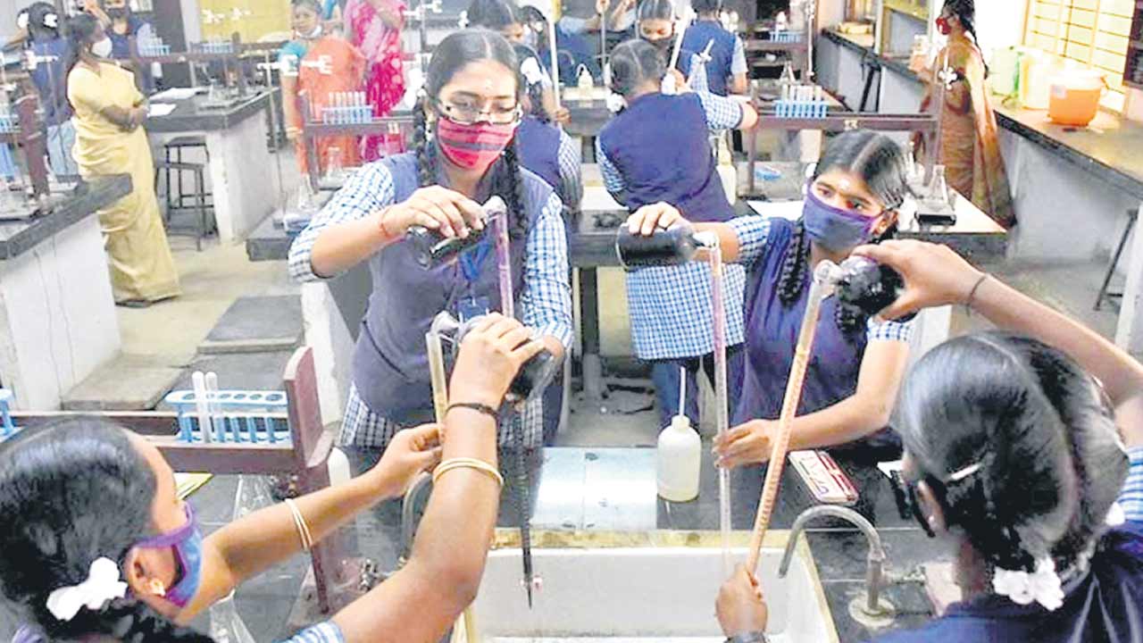 కార్పొరేట్‌ కాలేజీలకు బారాకున్‌ మాఫ్‌!