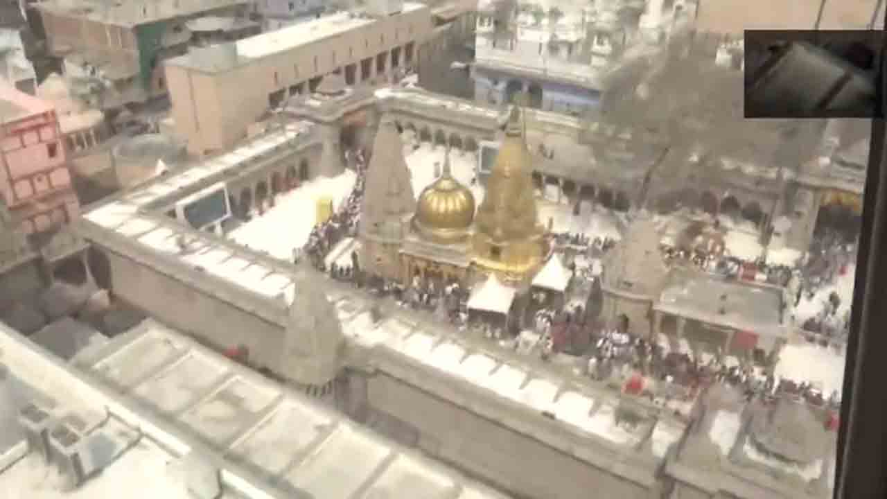 Kasi Vishwanath | మహా శివరాత్రి వేళ కిక్కిరిసిన శైవ క్షేత్రాలు.. కాశీకి పోటెత్తిన భక్తులు.. Video