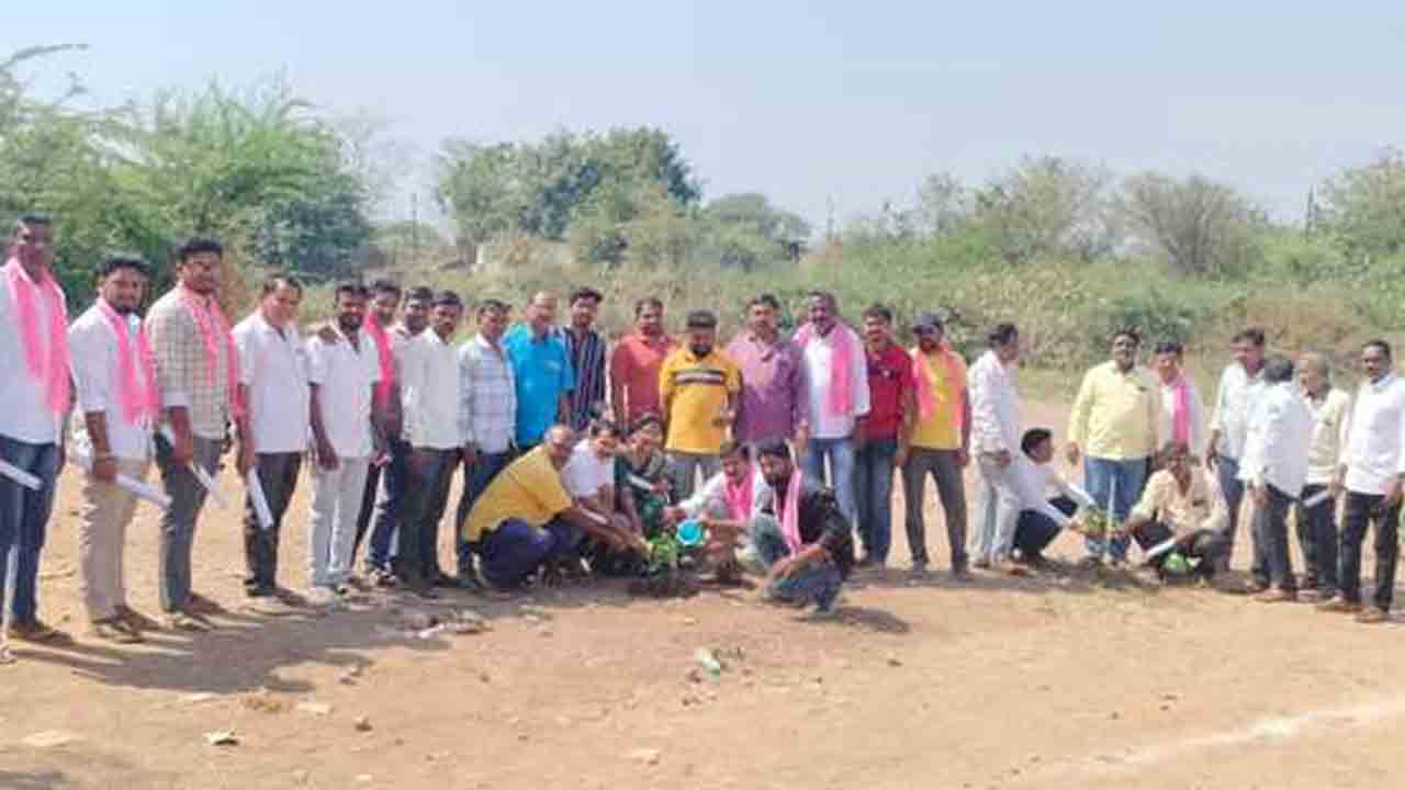 KCR | కేసీఆర్ జన్మదినం సందర్భంగా ఆసుపత్రిలో పండ్లు పంపిణీ