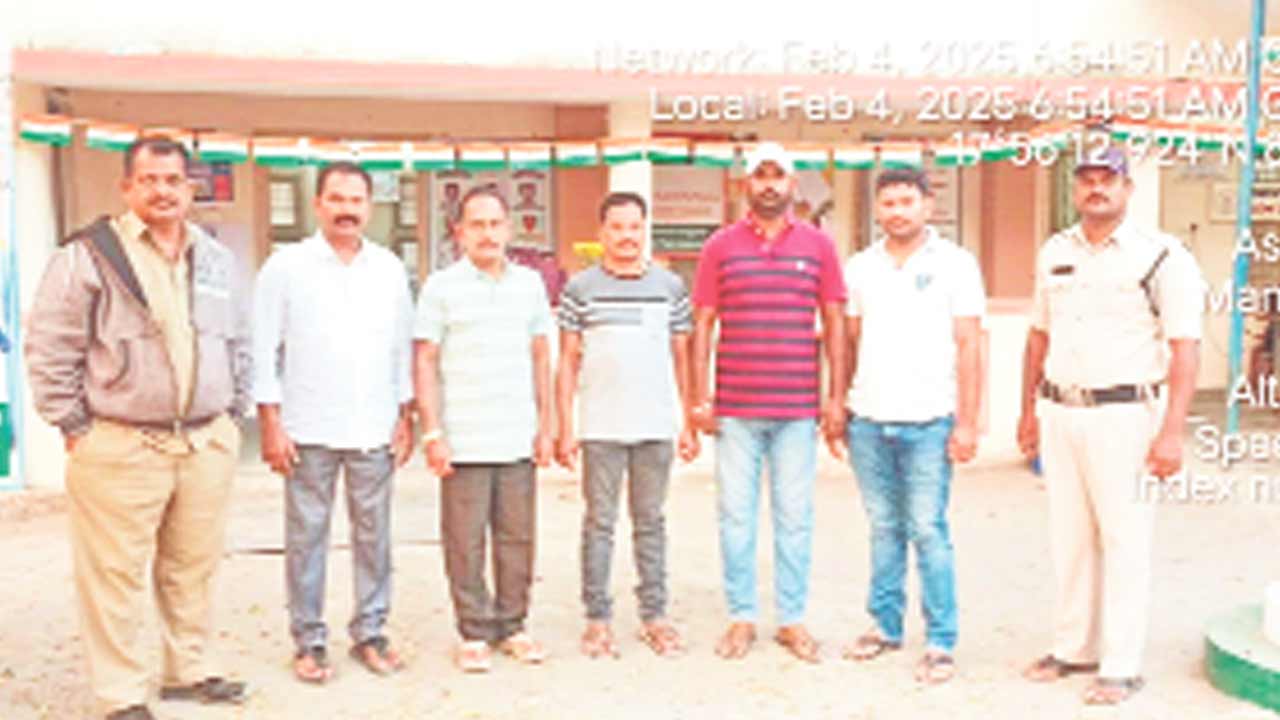 తెల్లవారక ముందే అరెస్టులు