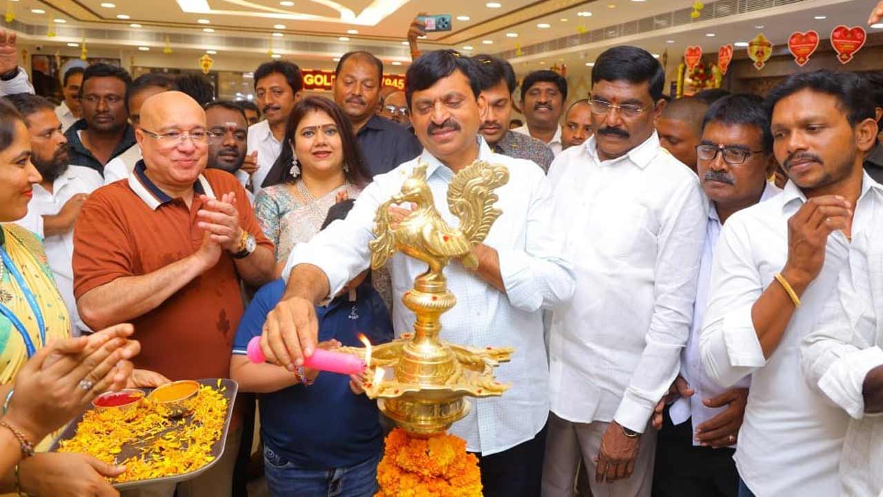 ఖమ్మంలో ‘లలితా జ్యువెల్లరి’ మార్ట్‌ ప్రారంభం