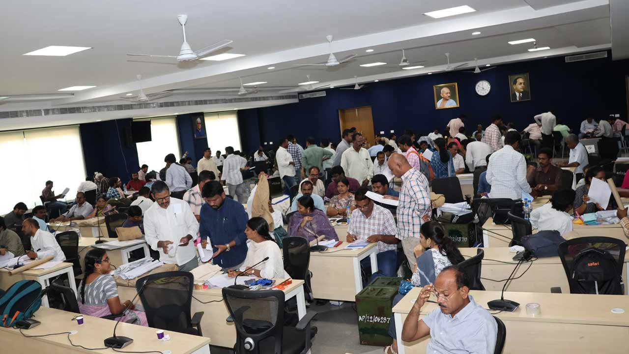 ఓటేయండి టీచర్‌..