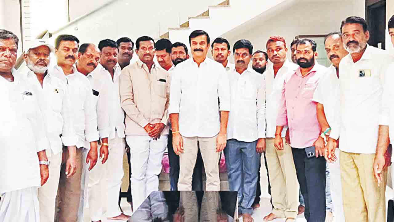 నీచ రాజకీయాలు చేస్తున్న కాంగ్రెస్‌, బీజేపీ