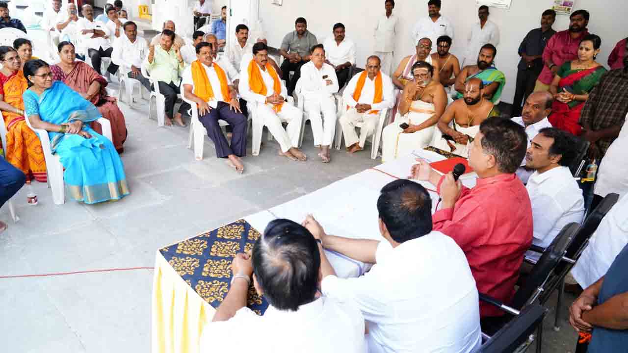 Madhavaram | ఎండోమెంట్‌ కమిటీకి కూకట్‌పల్లి రామాలయ ఆభరణాలు అప్పగింత : మాధవరం