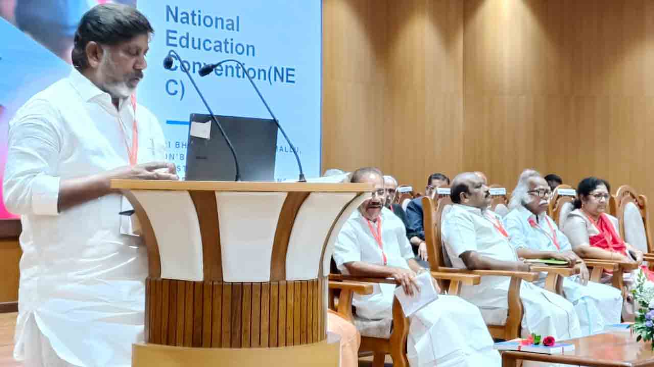 Mallu Batti Vikramarka | రాష్ట్రాలు బిల్లు చెల్లించాలే గానీ ఫుడ్‌ ఆర్డర్‌ చేయలేవన్నట్లు యూజీసీ కొత్త రూల్స్‌.. మండి పడ్డ డిప్యూటీ సీఎం మల్లు భట్టి విక్రమార్క