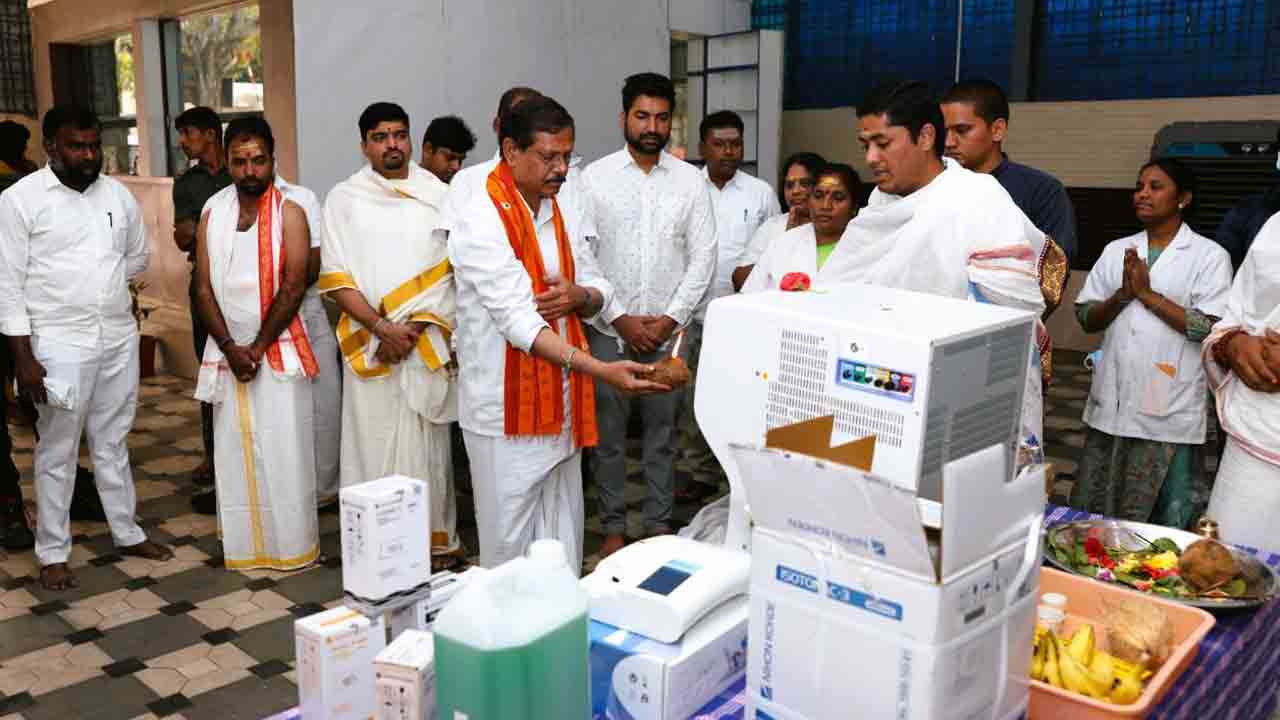 Srisailam | శ్రీశైలం దేవస్థానం దవాఖానకు పరికరాల విరాళం..!