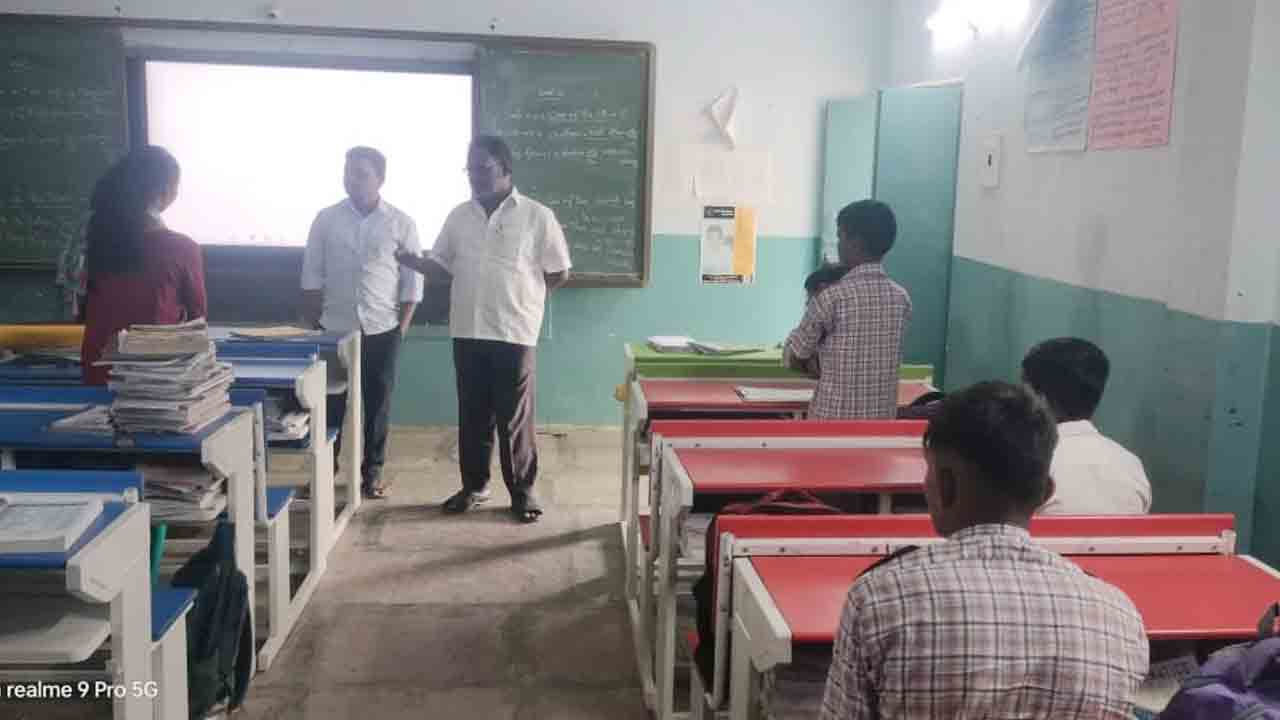 పదో తరగతి పరీక్షల్లో 10/ 10 శాతం ఫలితాలు సాధించాలి: ఎంఈఓ