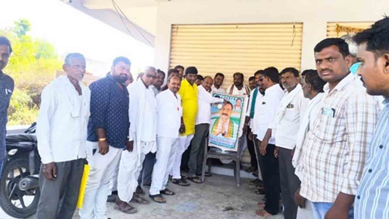 Soya Center | సోయా కొనుగోలు కేంద్రం ఏర్పాటు.. ఎమ్మెల్యే చిత్రపటానికి పాలాభిషేకం