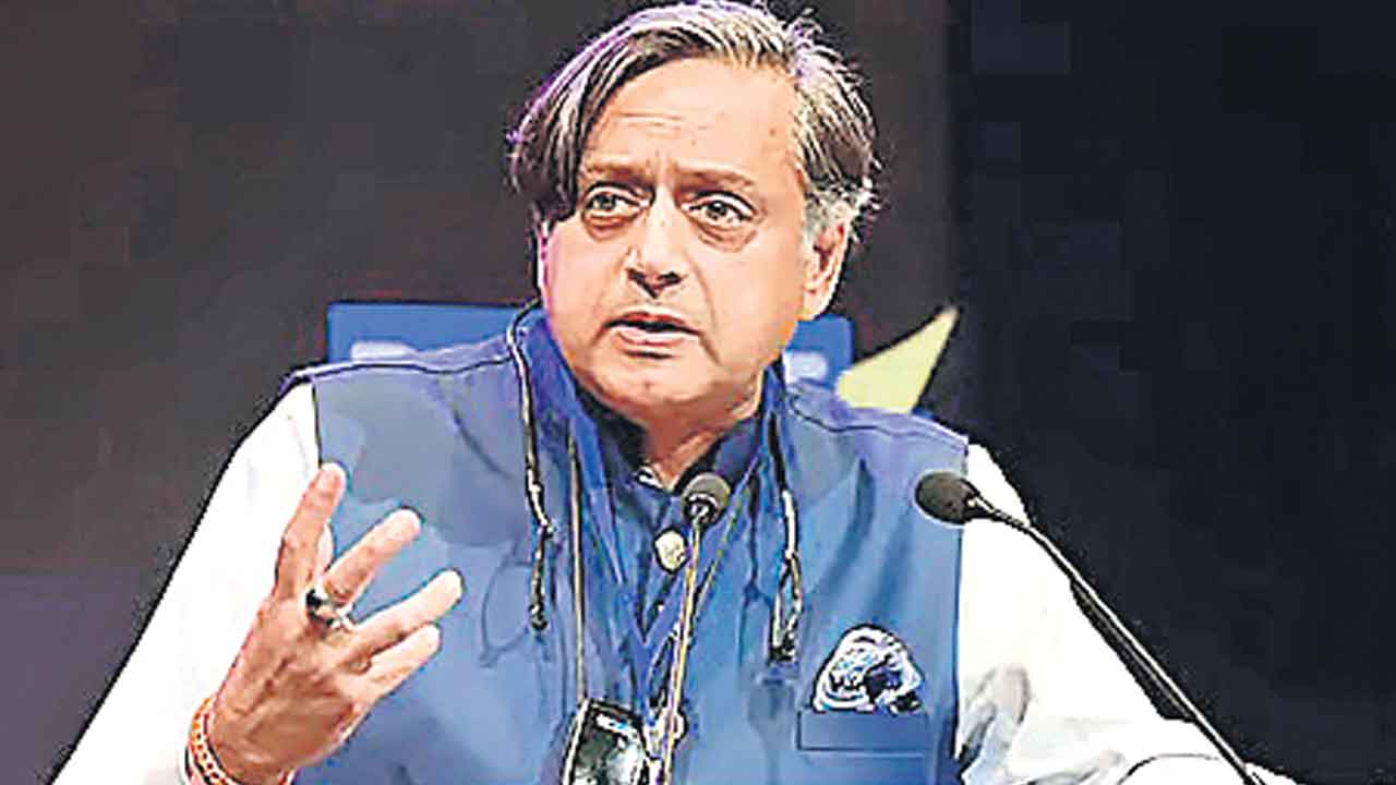 Shashi Tharoor | కేరళ కాంగ్రెస్‌లో ముసలం.. నన్ను విస్మరిస్తే నాకూ వేరే ఆప్షన్లు ఉన్నాయి: ఎంపీ శశి థరూర్‌