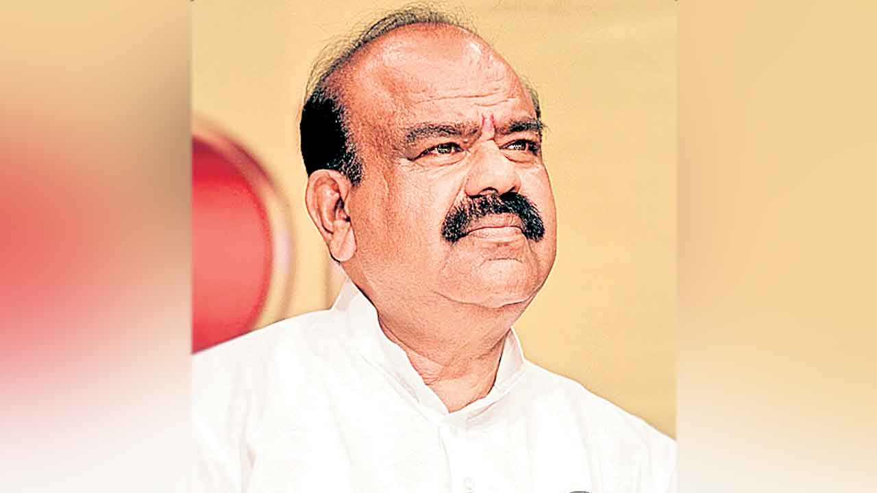 రాజకీయ ఊసరవెల్లి రేవంత్‌