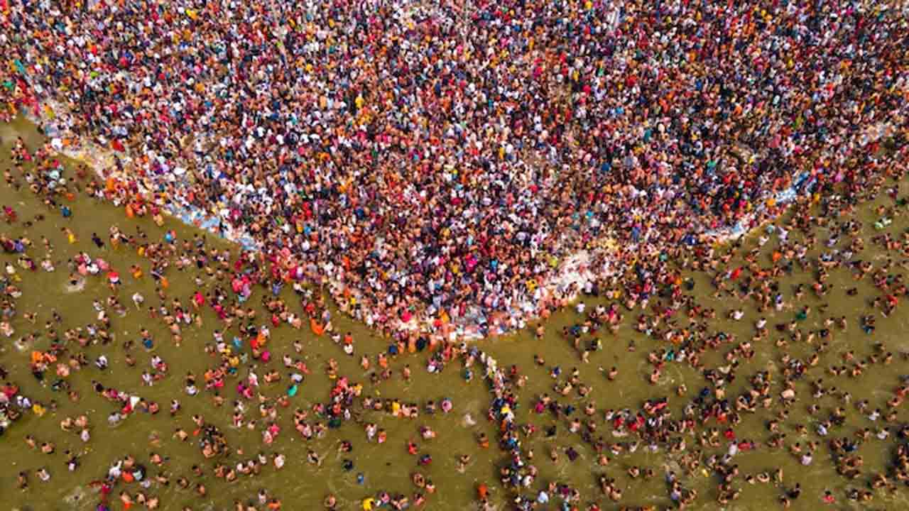 Maha Kumbh | కుంభమేళాలో మహిళలు స్నానం చేస్తున్న వీడియోలు.. వ్యక్తి అరెస్ట్‌