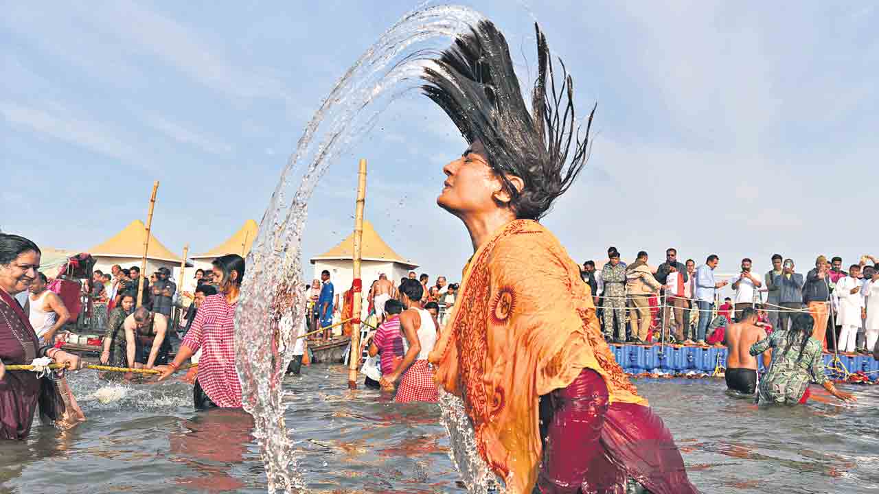 Maha Kumbh Mela | నేటితో ముగియనున్న మహా కుంభమేళా.. భారీగా తరలివచ్చిన భక్తులు