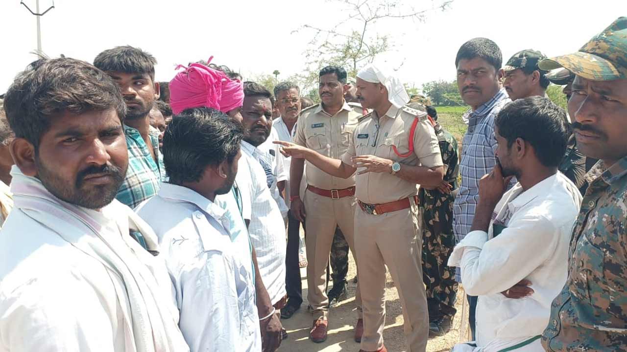 బందోబస్తుతో బలవంతపు సర్వే