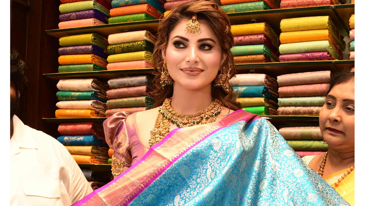 పాలమూరులో ఊర్వశి సందడి