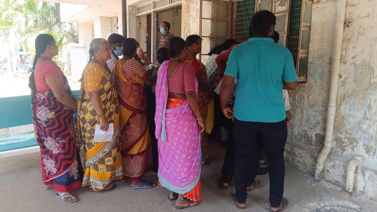 వేధిస్తున్న మందుల కొరత