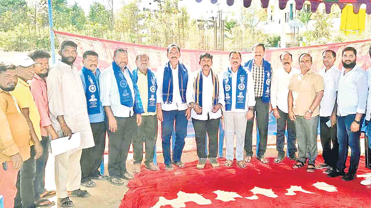 మాలలను అణచివేస్తున్న సీఎం రేవంత్‌రెడ్డి