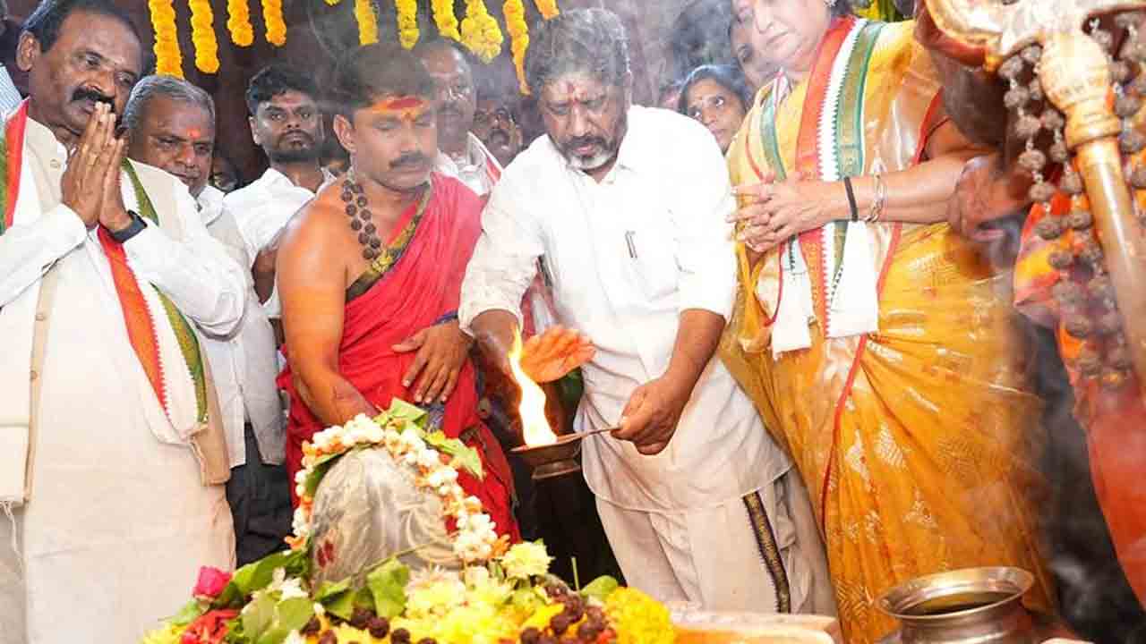 Mallu Bhatti Vikramarka | ప్రజలంతా స్వామి వారి కృపాకటాక్షాలతో సుభిక్షంగా ఉండాలి : డిప్యూటీ సీఎం మల్లు భట్టివిక్రమార్క