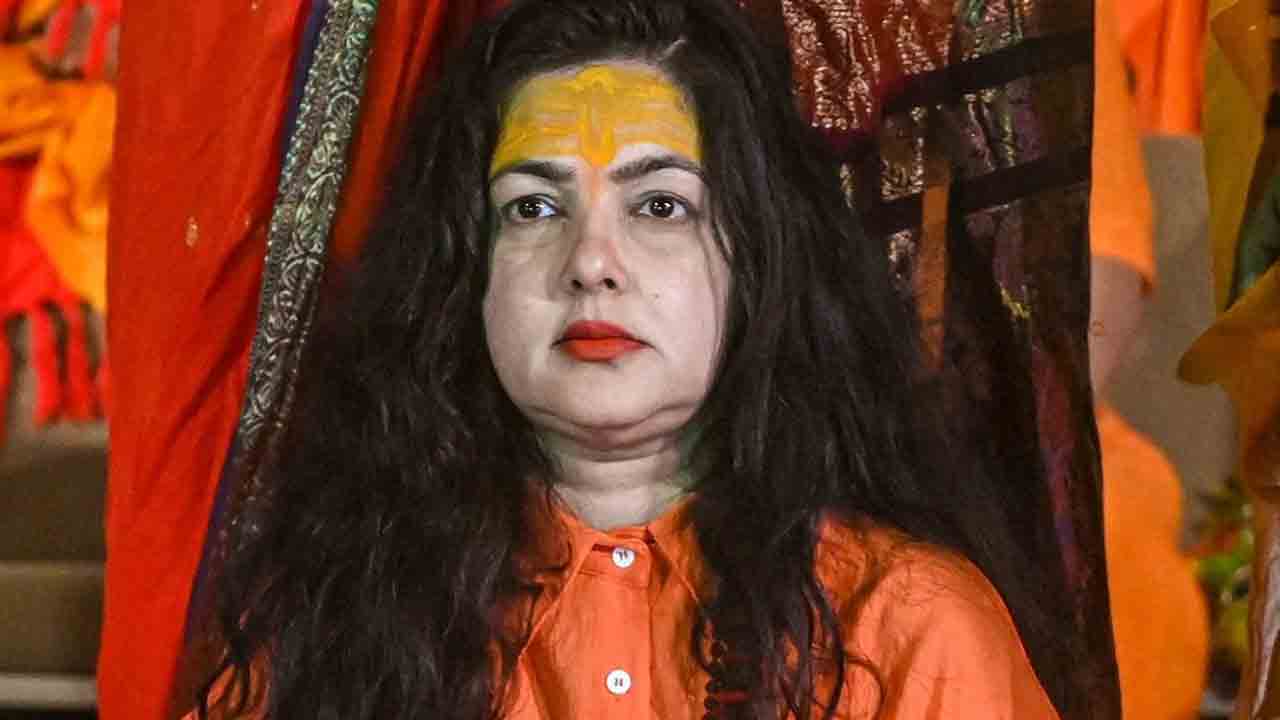 Mamta Kulkarni | ఆ పదవికి రాజీనామా చేశా.. సాధ్విగా కొనసాగుతా : మమతా కులకర్ణి