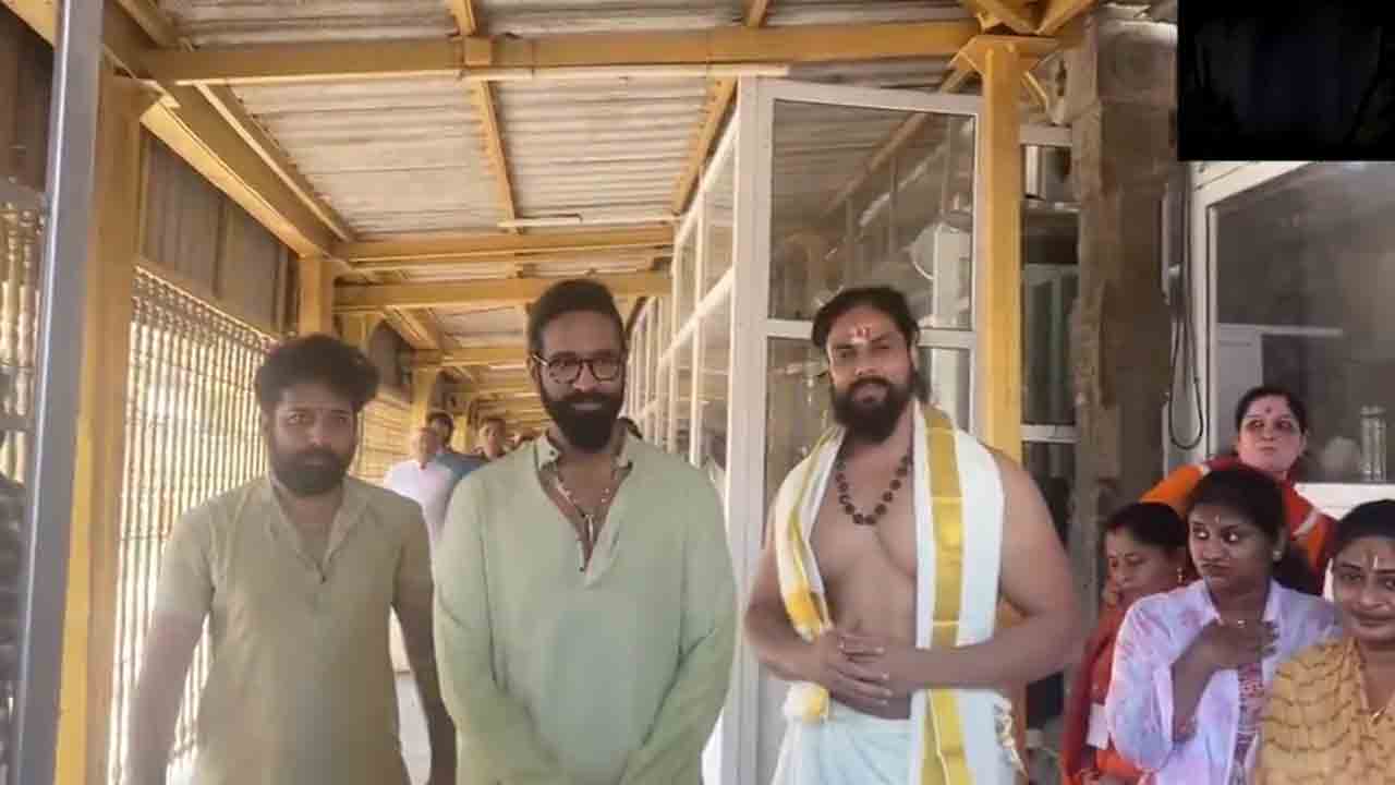 Manchu Vishnu | తిరుమల శ్రీవారిని దర్శించుకున్న మంచు విష్ణు..Video