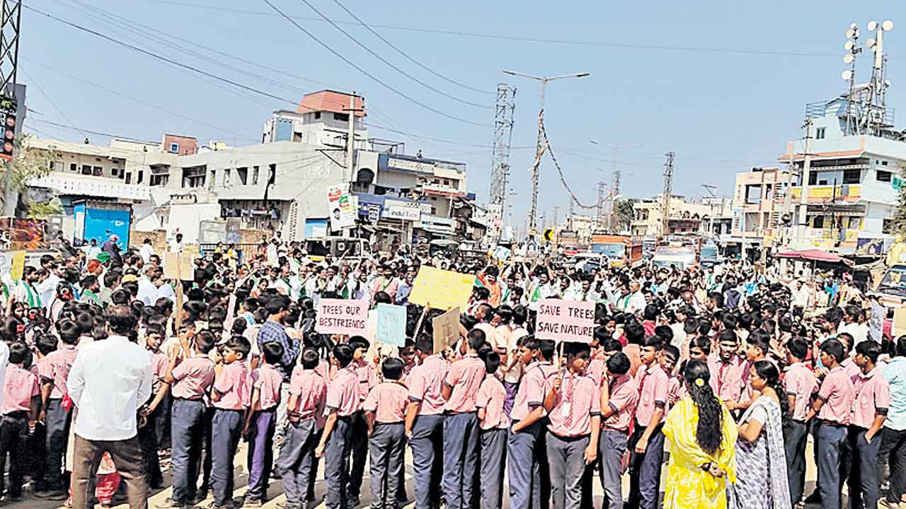 డంప్‌యార్డుకు వ్యతిరేకంగా భారీ ర్యాలీ