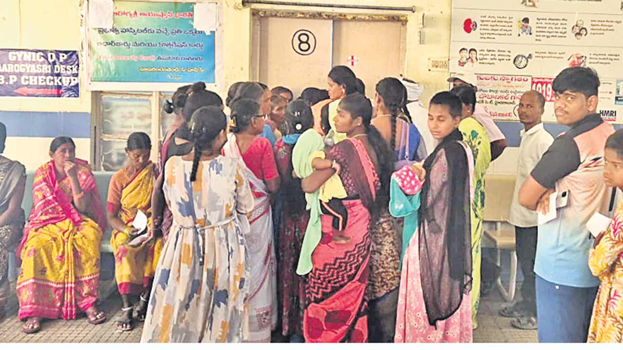 చేర్యాల సీహెచ్‌సీలో వైద్యసేవలకు తిప్పలు