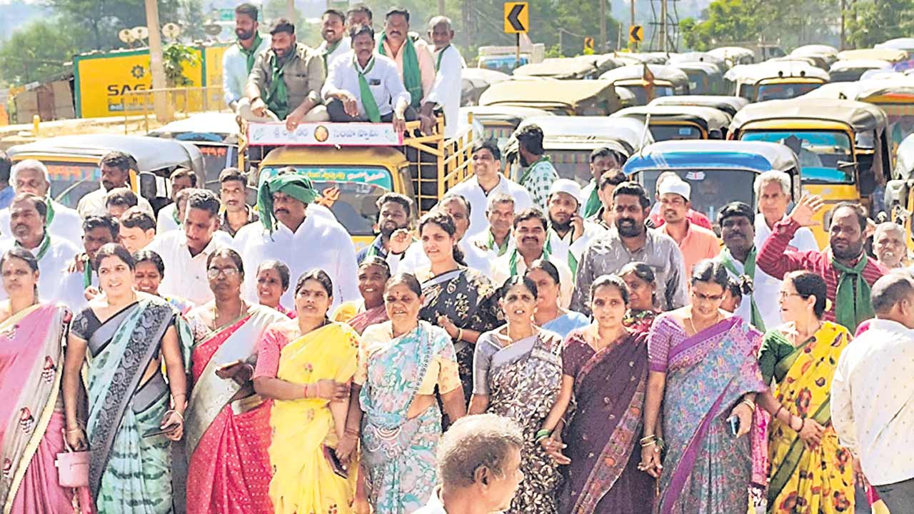 మా బతుకులు ఆగంజేస్తరా..