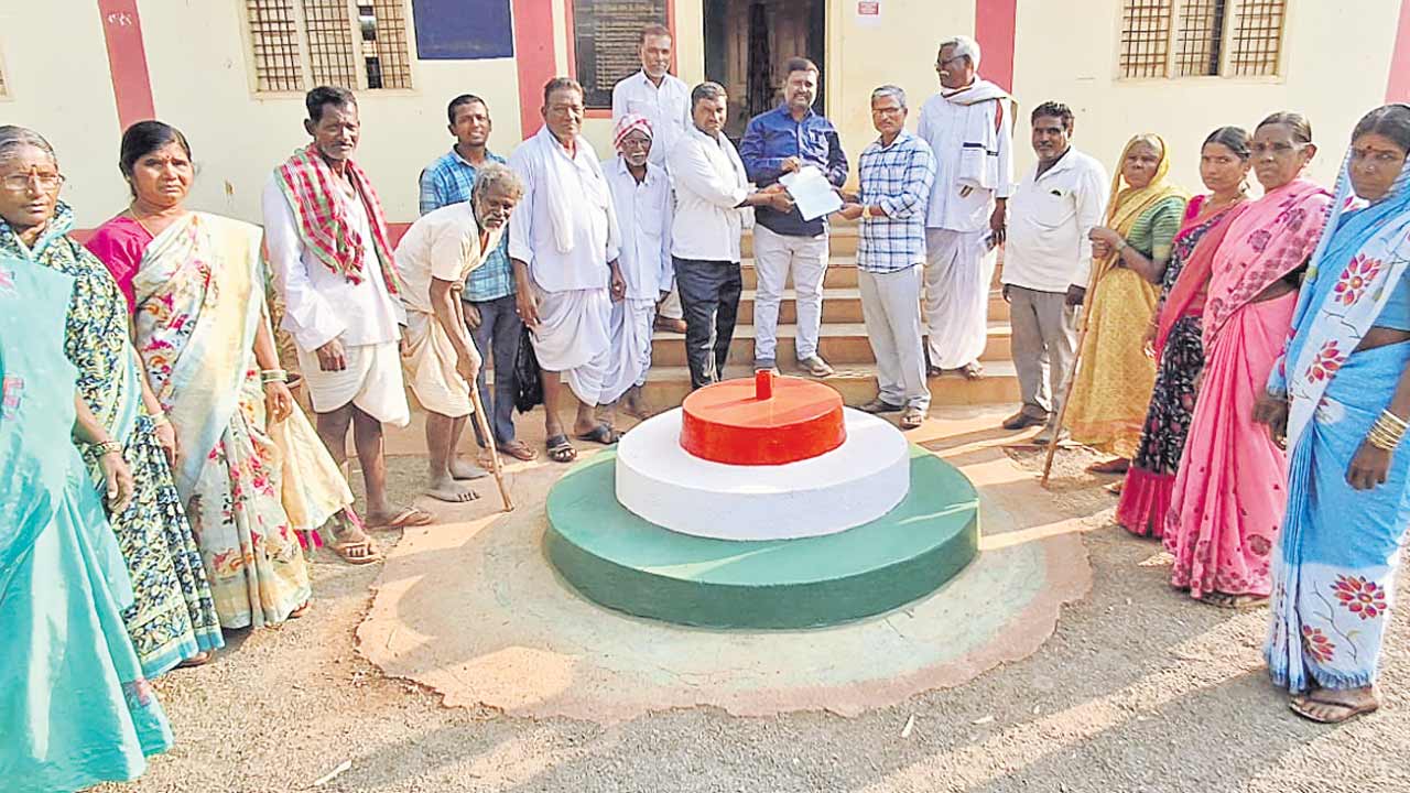 నిమ్జ్‌ ప్రాజెక్టుకు సారవంతమైన భూములు సేకరించొద్దు