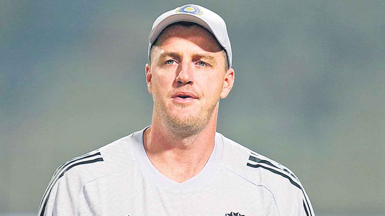 స్వదేశానికి మోర్కెల్‌