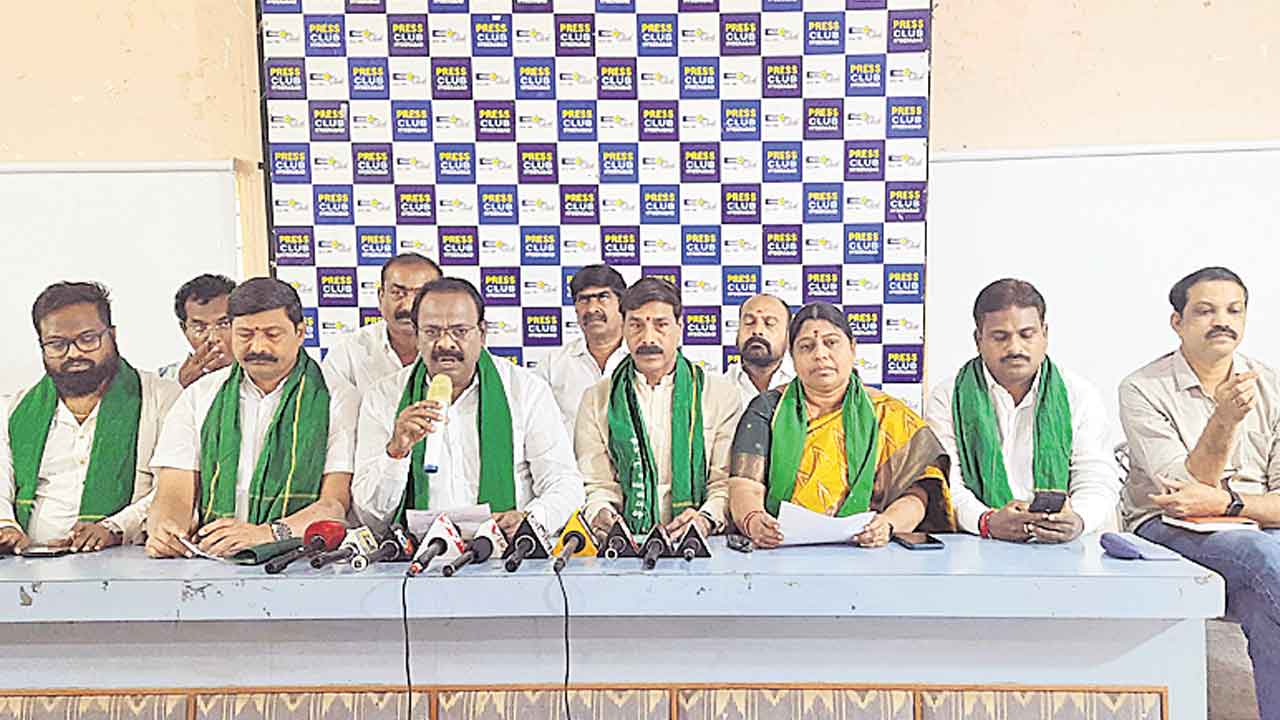 మున్నూరుకాపుల పోరుబాట