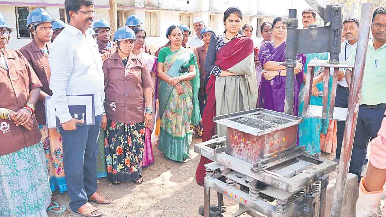 న్యాక్‌ ఆధ్వర్యంలో ఇటుకల తయారీ