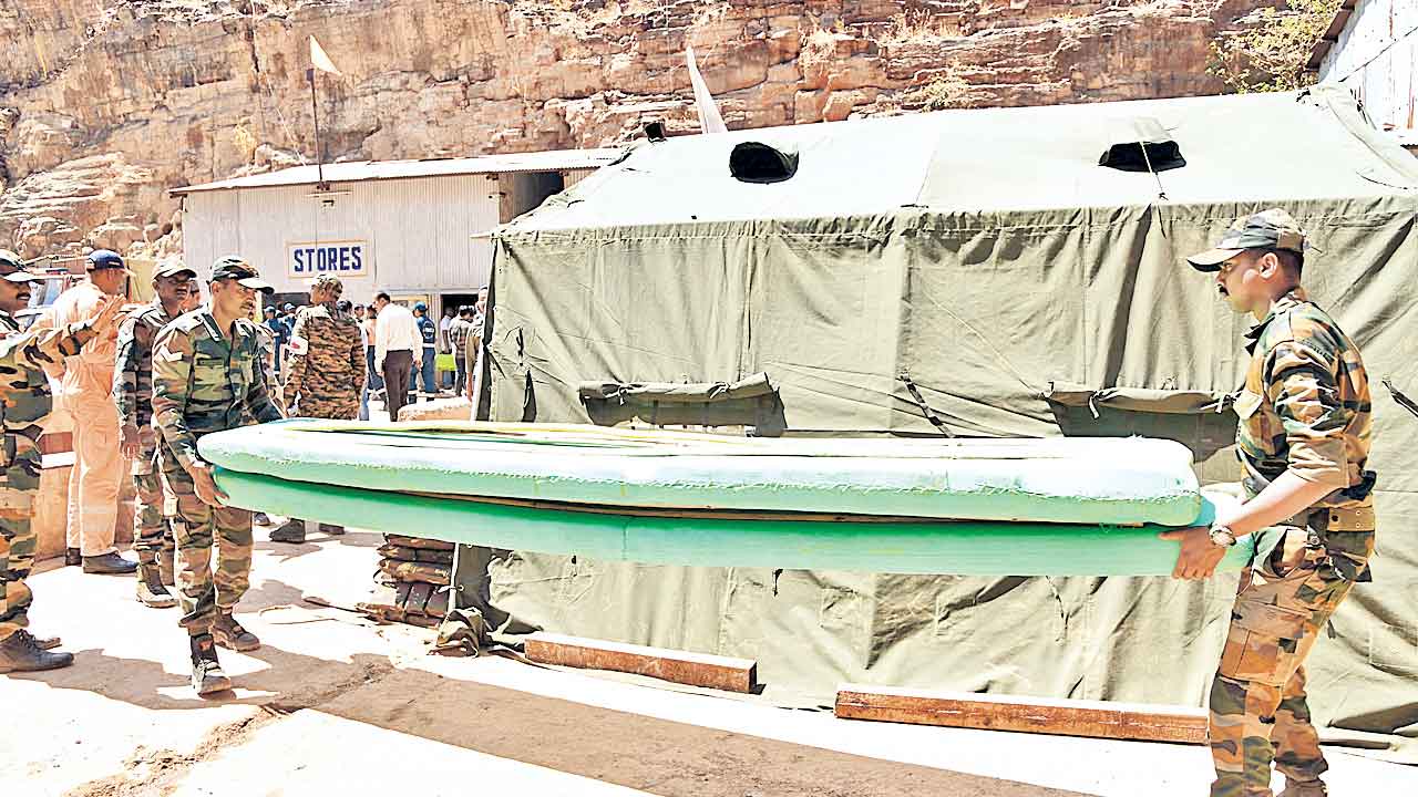 SLBC Tunnel Project | ఎస్‌ఎల్‌బీసీ సొరంగంలో శిథిలాల తొలగింపునకు నెలరోజులు?.. టీబీఎంను కట్‌ చేయాల్సిందేనా?