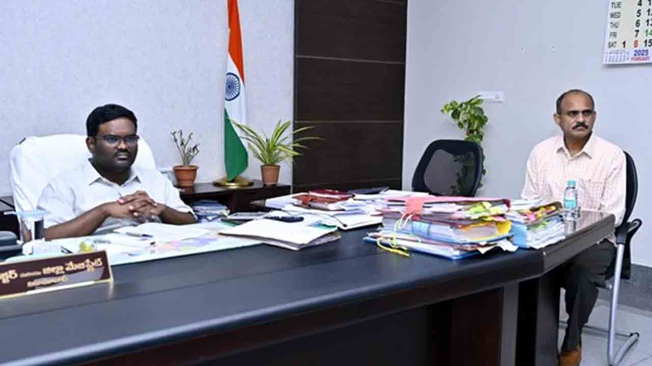 Collector Rajiv Gandhi | పంటల క్రయ,విక్రయాలను నిశితంగా పర్యవేక్షించాలి : కలెక్టర్ రాజీవ్ గాంధీ హనుమంతు