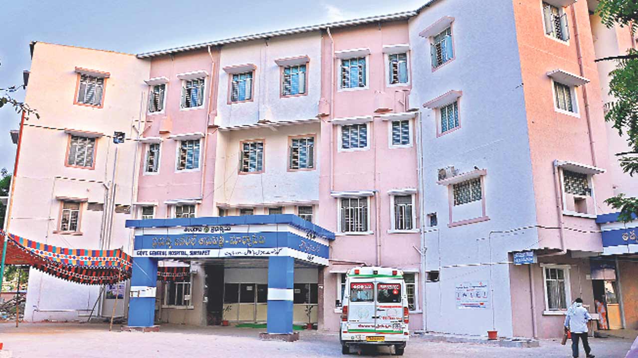 మసకబారుతున్న ప్రభుత్వ వైద్యం