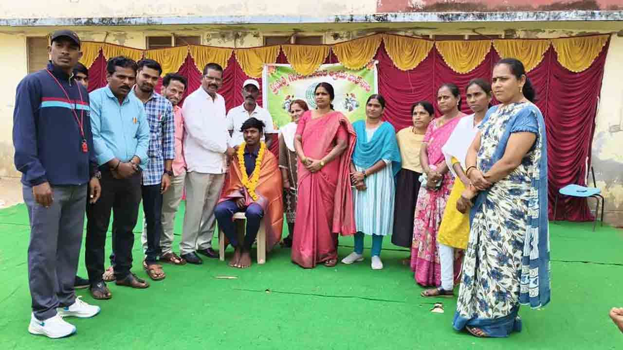 National Select | జాతీయస్థాయి రగ్బీ పోటీలకు ఆశ్రమ పాఠశాల విద్యార్థి ఎంపిక