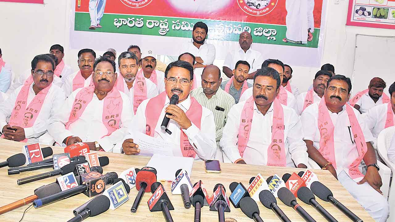 దమ్ముంటే పీఎంవో ఎదుట ధర్నా చెయ్‌.. రేవంత్‌