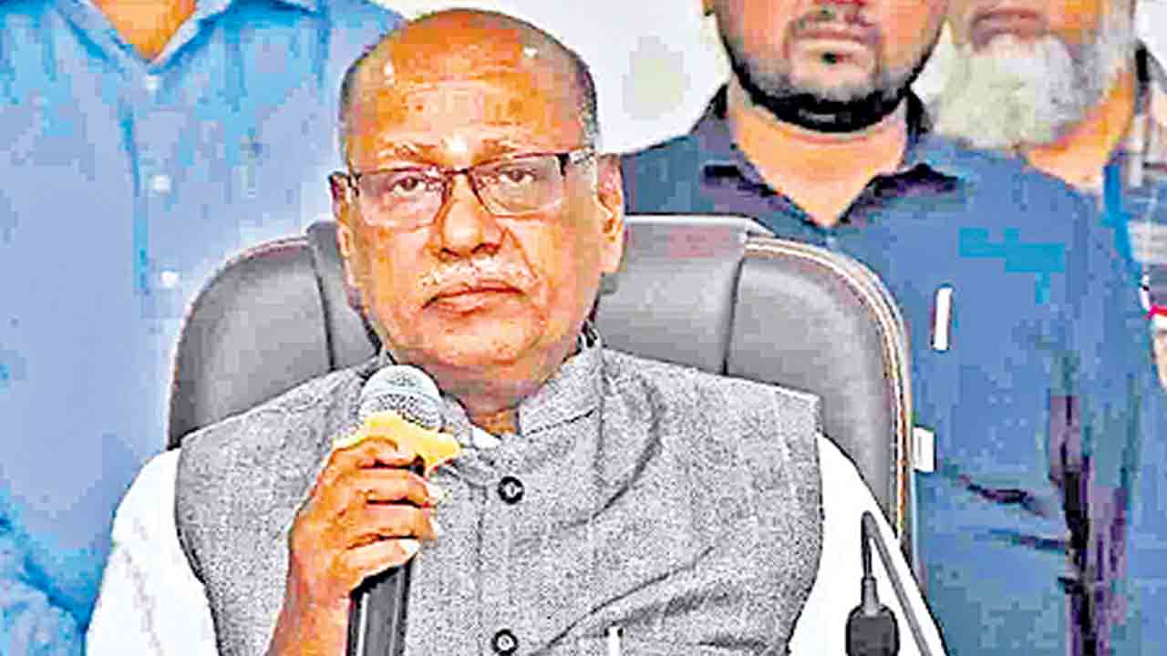 Caste Survey | పాతబస్తీలో సర్వే డల్‌.. 200 ఇండ్లలో దాదాపు 70 కూడా సర్వే చేయలే: బీసీ కమిషన్‌ చైర్మన్‌