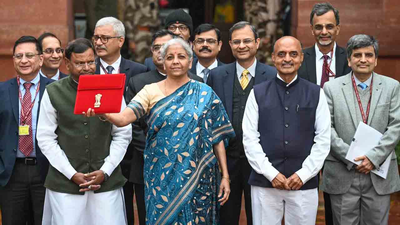 Union Budget | 11 గంటలకు కేంద్ర బడ్జెట్‌.. ప్రవేశపెట్టనున్న నిర్మలా సీతారామన్‌